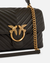 Średnia torebka do ręki Lady Love Bag Puff z nappy w zygzak - Szary | Pinko