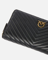 Cartera con cremallera alrededor en napa de chevrón - | Pinko