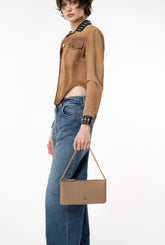Horizontal Flat Bag ze skóry - Beżowy | Pinko