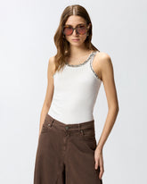 Top a costine con ricami gioiello - Bianco | Pinko