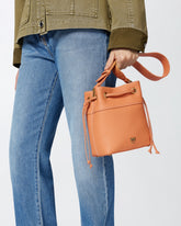Secchiello a spalla piccolo in pelle - | Pinko