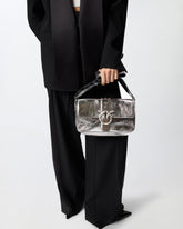 Τσάντα ώμου μετρίου μεγέθους Love Bag One Slouchy από μεταλλιζέ δέρμα - | Pinko