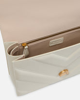 Borsa a tracolla media Love Bag in pelle bottalata con disegno a V e logo - | Pinko