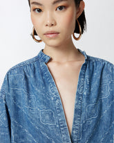 Blusa denim stampa bandana scollo a V - | Pinko