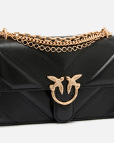 Τσάντα ώμου Mini Love Bag One από δέρμα και nappa με σχέδιο ζιγκ-ζαγκ και τριπλή αλυσίδα - Μαύρο | Pinko