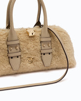 Borsa a mano piccola Escape Bag Horizontal effetto teddy con dettagli in pelle - | Pinko
