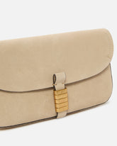 Średnia zamszowa torebka na ramię Saddle Flat - | Pinko