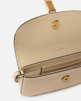 Średnia zamszowa torebka na ramię Saddle Flat - | Pinko