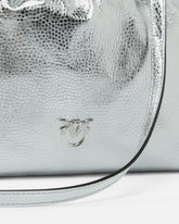 Μικρή δερμάτινη μεταλλιζέ τσάντα χειρός - | Pinko