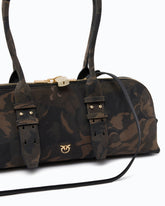 Grand sac porté épaule Escape Bag Horizontal en daim à imprimé camouflage - Vert militaire | Pinko