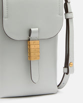 Custodia smartphone in pelle con tracolla e logo - Bianco Crema | Pinko