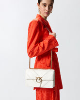 Borsa a spalla media Love Bag One in pelle e nappa chevron con tripla catena - Bianco | Pinko