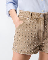 Shorts in denim marrone con borchie - | Pinko