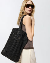 Średnia shopperka Easy Tote Bag z rafii - | Pinko