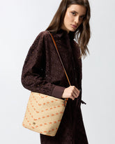 Borsa a tracolla piccola Bucket Mini in rafia con motivo chevron - | Pinko