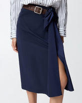 Krótka asymetryczna spódnica z tkaniny technicznej z paskiem - | Pinko