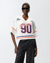 T-Shirt in Cropped-Länge mit V-Ausschnitt und Aufnähern mit Logo - Weiß | Pinko