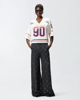 T-Shirt in Cropped-Länge mit V-Ausschnitt und Aufnähern mit Logo - Weiß | Pinko