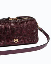 Borsa bauletto a tracolla mini effetto suede full strass - Rosso Scuro | Pinko