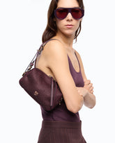 Borsa bauletto a tracolla mini effetto suede full strass - Rosso Scuro | Pinko