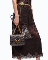 Borsa a tracolla Mini Love Bag Puff in nappa trapuntata con fibbia gioiello - Marrone | Pinko