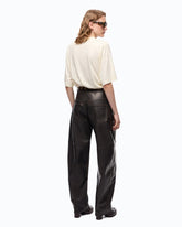Pantaloni barrel fit in tessuto effetto nappa - Marrone | Pinko