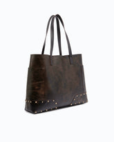 Borsa shopper in pelle cloud con patch e borchie - Rosso Scuro | Pinko