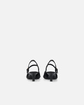 Slingbacki z paskami i biżuteryjnymi aplikacjami - | Pinko