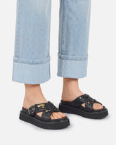 Sandali slide in nappa intrecciata con anelli metallici - | Pinko