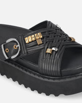 Sandali slide in nappa intrecciata con anelli metallici - | Pinko