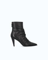 Stivaletto in nappa con tacco alto e punta affusolata - Nero | Pinko