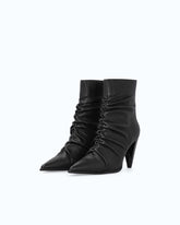 Stivaletto in nappa con tacco alto e punta affusolata - Nero | Pinko