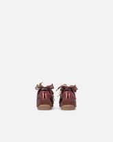 Sneakers mit doppelten Schnürsenkeln und Applikationen - Burgunder | Pinko