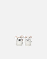 Sneakers con lacci doppi, cristallo e charm - | Pinko