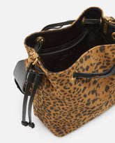 Borsa secchiello a tracolla piccola in suede leopardato -  | Pinko