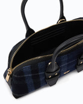 Μικρή τσάντα χειρός Escape Bag Horizontal από καρό παλτόπανο και δέρμα - Multicolor Μαύρο-Μπλε | Pinko