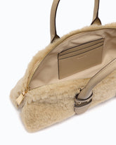 Borsa a mano piccola Escape Bag Horizontal effetto teddy con dettagli in pelle -  | Pinko