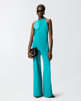 Długi kombinezon z dekoltem typu halter i biżuteryjnym dodatkiem -  | Pinko