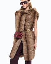 Gilet lungo effetto pelliccia con cintura -  | Pinko