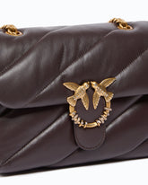 Borsa a tracolla media Love Bag Puff in nappa trapuntata con fibbia gioiello - Marrone | Pinko