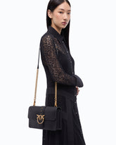 Sac à bandoulière Love Bag One moyen en cuir avec boucle bijou - Noir | Pinko
