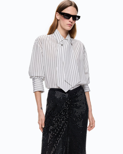 Camicia a righe con cravatta