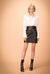Minigonna in pelle con borchie