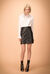 Minigonna in pelle con borchie